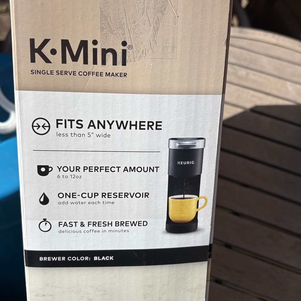 Keurig K-Mini Coffee Maker - Black and Silver - Picture 2 of 4